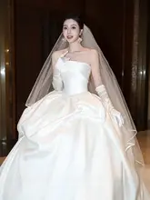 ウェディングベール付きサテン製ロングトレーンドレス【新婦用・撮影用小物】