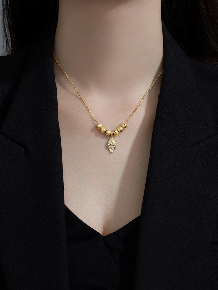 ゴールドネックレスをどう選ぶ？2026年注目する「枝葉モチーフ」の洗練感と実用性を解説