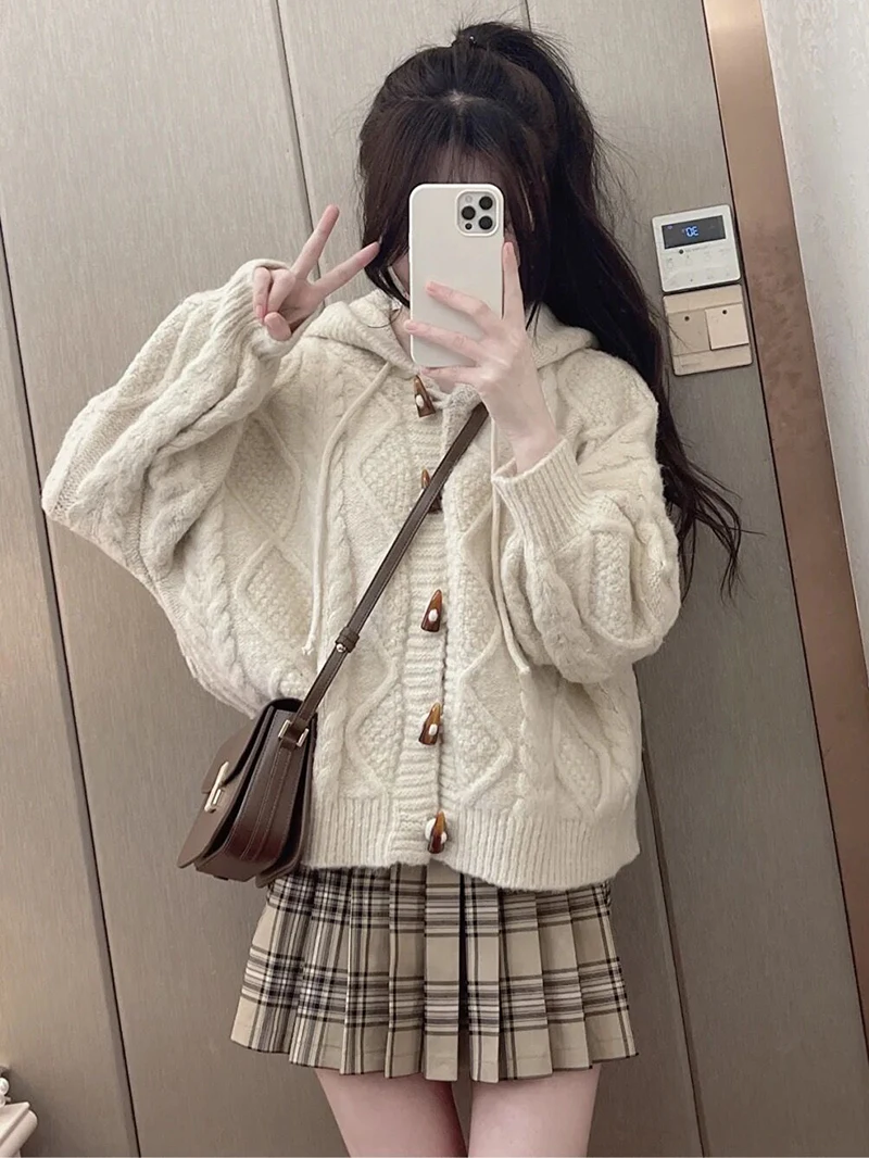 ニットカーディガン 女性 秋冬 ゆったり 使いやすい どんな色がおすすめか