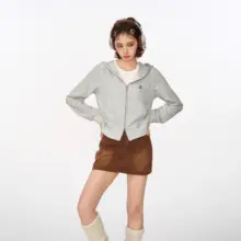 美しいグレーのショートパーカー【レディース・フード付き・ダブルジッパー】