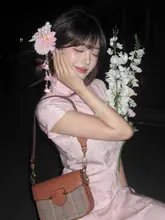 ピンクの牡丹花デザインの流れるタッセル付きヘアアクセサリー【古風・髪飾り・側面ステップロッククリップ】