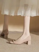 デザイン性のある女性用粗いヒールのパンプス【艶やかなエナメル・スクエアトウ・中ヒール・ピンク】