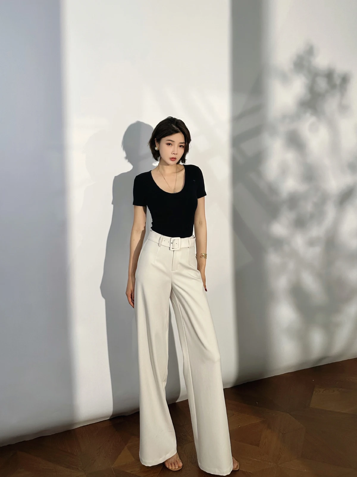 50代ファッション 150cm プチプラ おすすめアイテム：Uネック透かし編みニットトップス