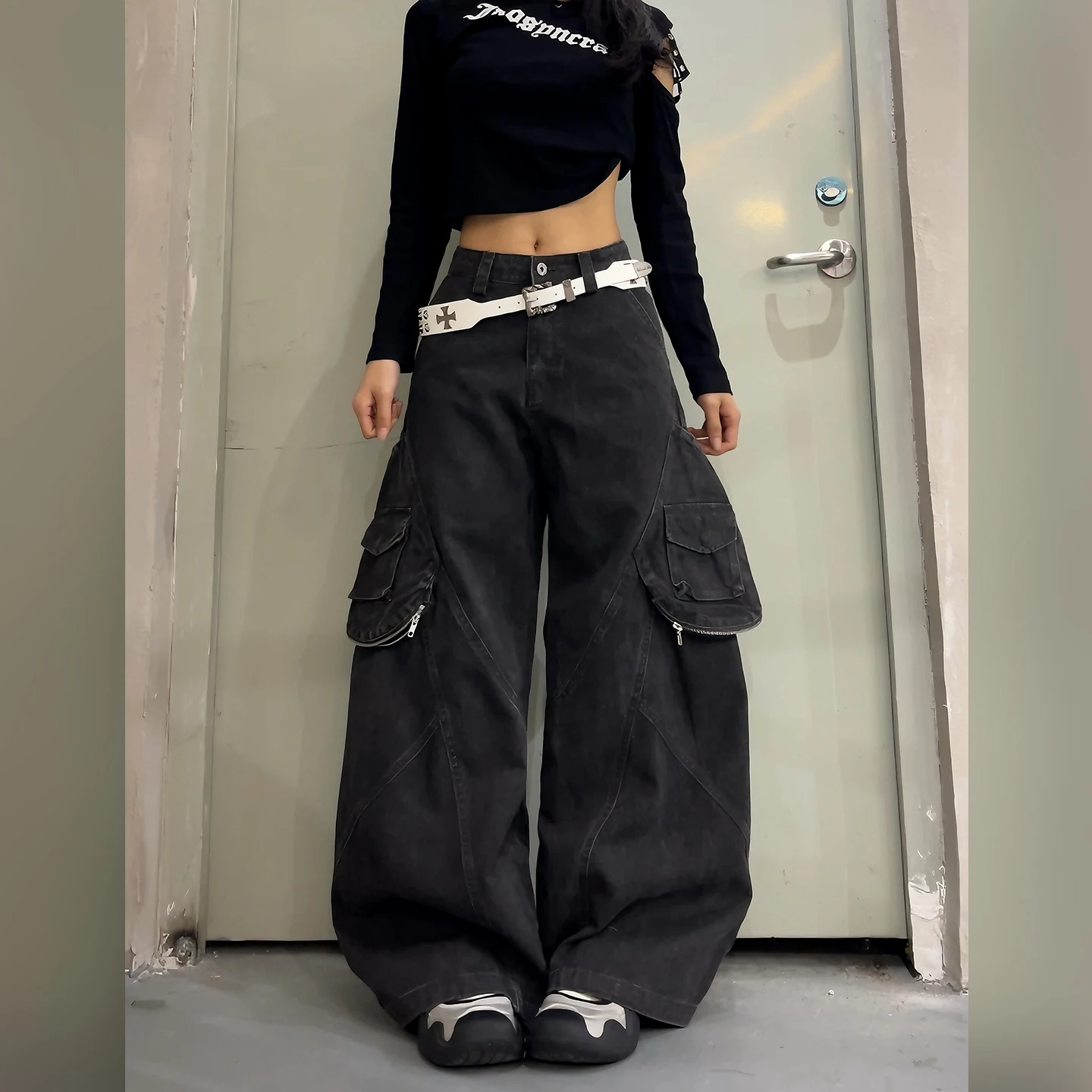 カーゴパンツ ストリート系 コーデ どうやって着る？厳選3選
