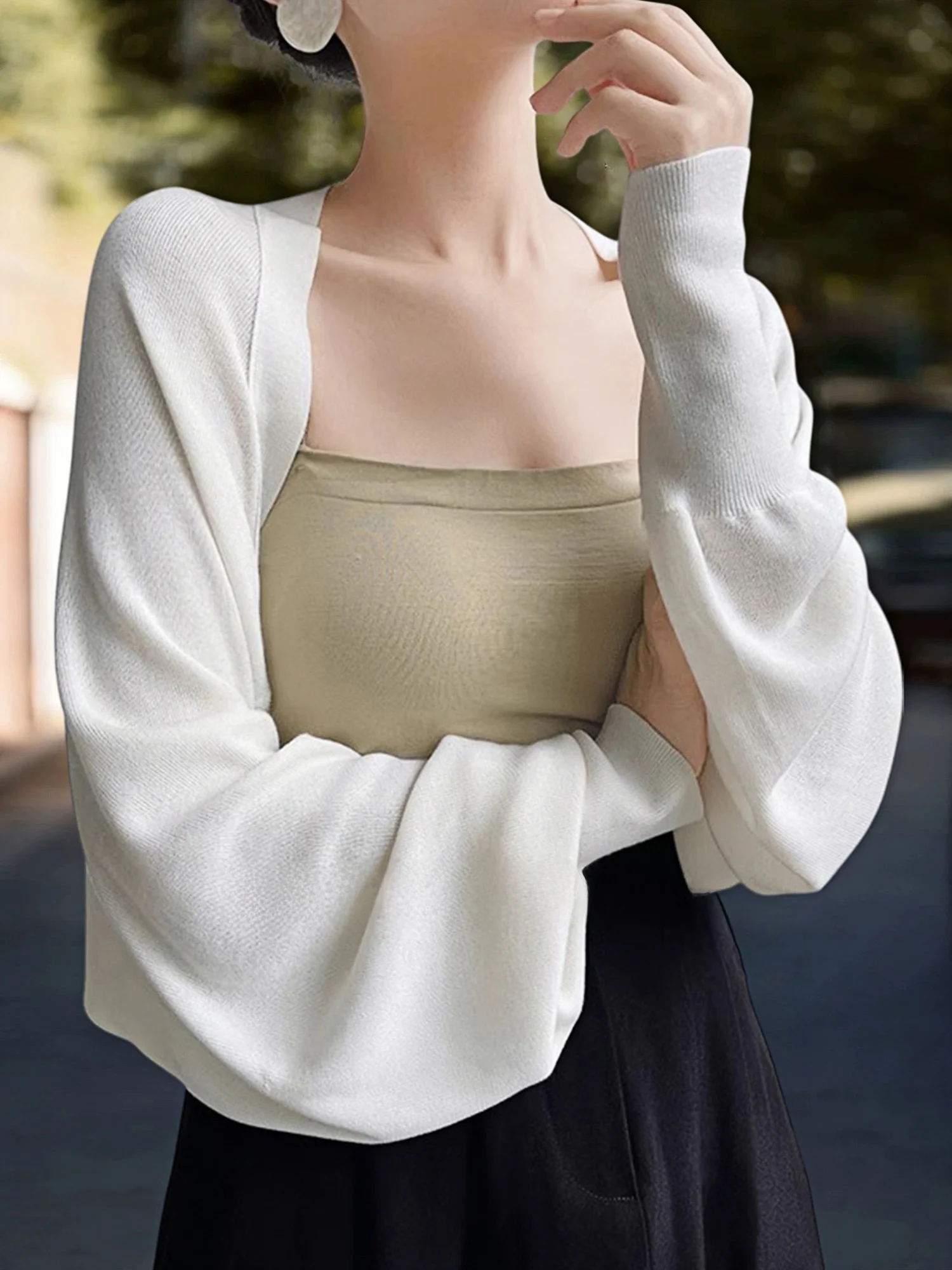 ニットにカーディガンを羽織るなら、通勤風のBasic Houseモデルが最適