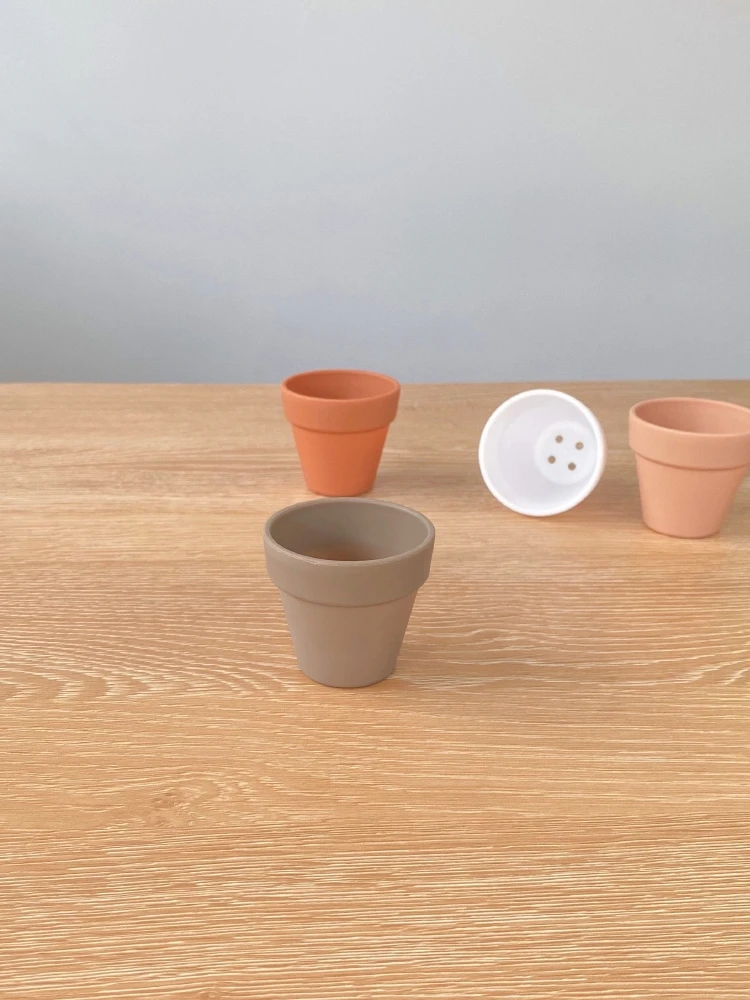 揃えるミニマリスト部屋づくりアイテム｜植物ポットの選び方と空間のバランス