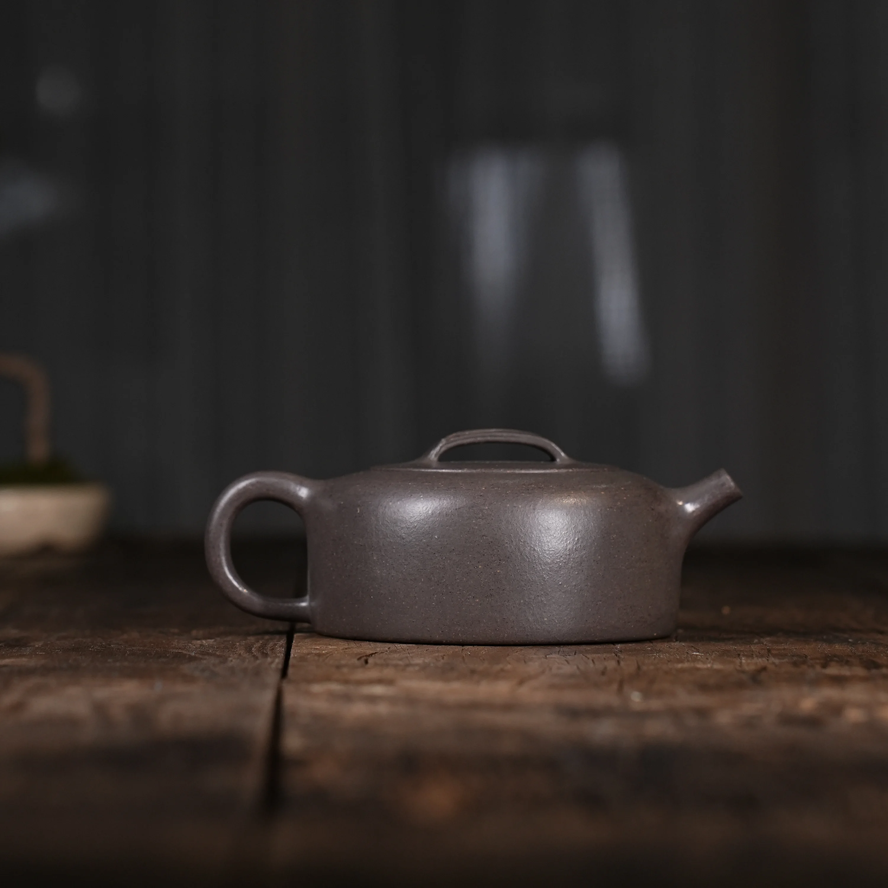 手作りの紫砂花器【青灰色・シンプルデザイン・高級感】：おしゃれ茶壺としての実用性と選定基準