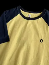 スタイリッシュなバイカラー切替デザインの機能性通気速乾ラウンドネックショートスリーブTシャツ（セットアップ対応）