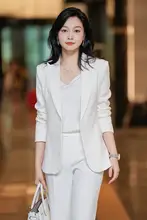 高級感のある通勤向け女性用スーツ【白色・長袖・カジュアルデザイン】（セットアップ対応）