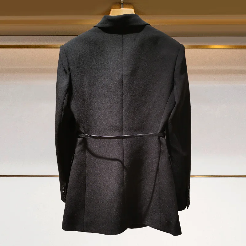 デニムジャケット コーデ 完全ガイド｜洗練された黒ショートジャケットの選び方と着こなし