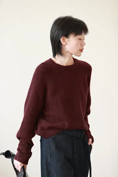 優雅なフィット感の全羊毛セーター【ラウンドネック・ショート丈・ゆったりタイプ】（セットアップ対応）