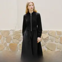 シンプルなウエストタイトデザインのロングスリーブ黒ワンピース【大人のカジュアルスタイル】