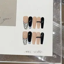 秋冬向けゼブラ柄ネイル【ハンドメイド・ロングタイプ・白系】