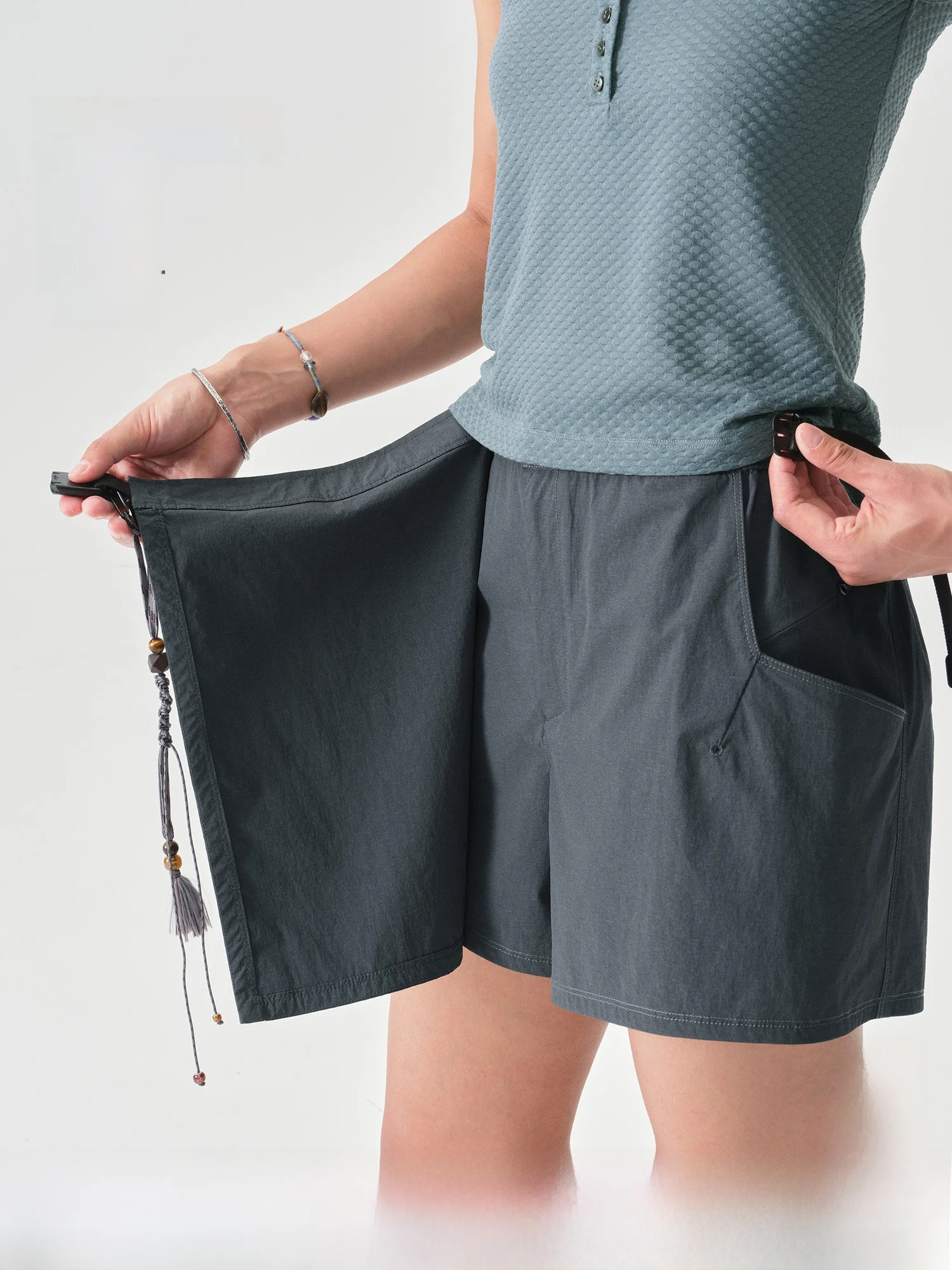 低登山で心が軽くなるのは、本当にこのスカートパンツのせい？