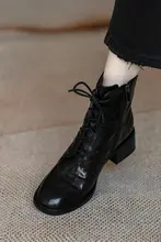 トレンドのレディースレースアップショートブーツ【ソフトラムスキン・太ヒール・英倫風】