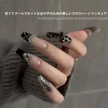 ヴィンテージ重金属パンクスタイルのネイルデコレーション【クロスデザイン・ダークテイスト】