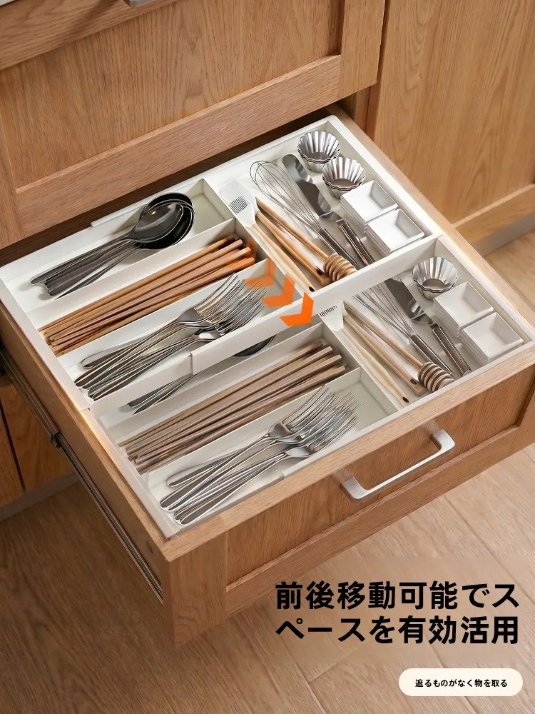 キッチン引き出し内蔵のカトラリー収納ボックス：食器棚内のスペースを有効活用するための実用アイテム