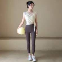 軽やかで通気性の良いヨガウェア【女性用・ショートスリーブ・一体型フィットネスブラ・夏用】（セットアップ対応）