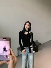 デザイン感ある肩出しトップス【女性用・フィット感・オフショルダー】