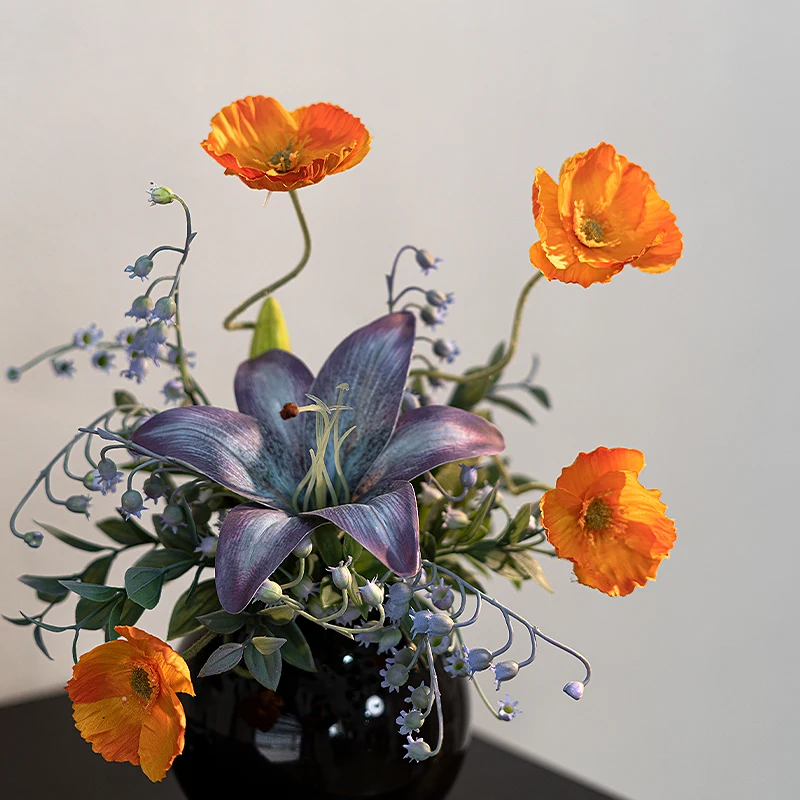 ビジネス向けフラワーアート装飾品：ユリとポピーの造花で実現するインテリアのスタイリッシュさ
