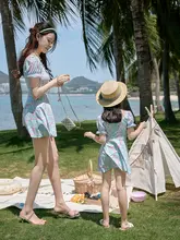 親子用 水着【母娘用・フリル付き・保守的なデザイン・花柄】
