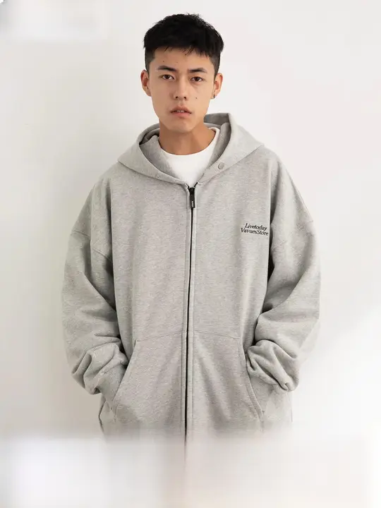 春秋用 ロゴ刺繍入り フード付きゆったりカーディガン【重厚感のあるデザイン】