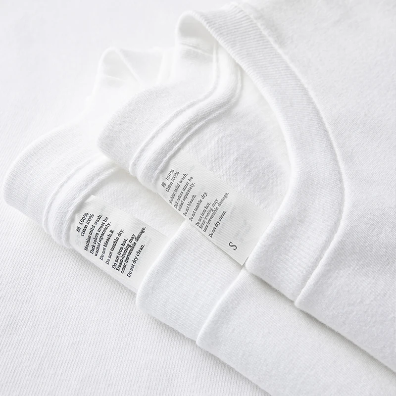 cropped t shirt は本当に夏に着るべきなのか？その答えを、1枚の白いコットンTシャツで見つける