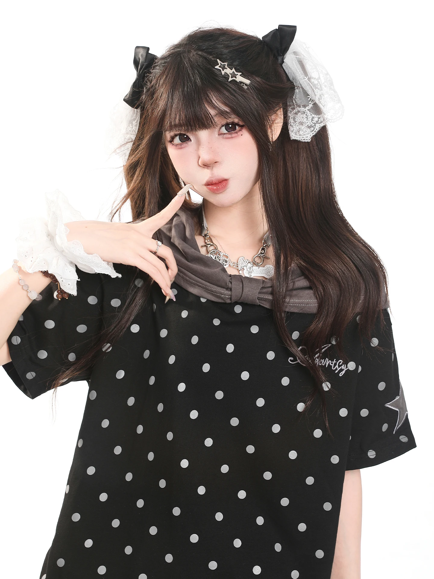 可愛い私服の定番アイテム：学院風ドットリボン半袖Tシャツの実用性とシーン別活用