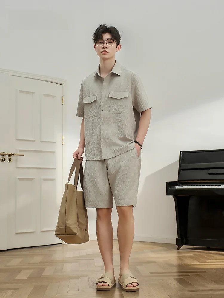 27歳の男性が夏に着るべき「凹凸テクスチャのシャツジャケット」は？