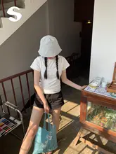 重ね着できるタンクトップと白い短袖Tシャツ【女性用・スリムフィット・夏用】（セットアップ対応）