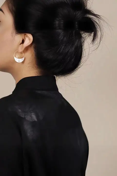 エレガントなデザイン！925シルバー製 白鹅绒の月牙泉風イヤリング【新中式】