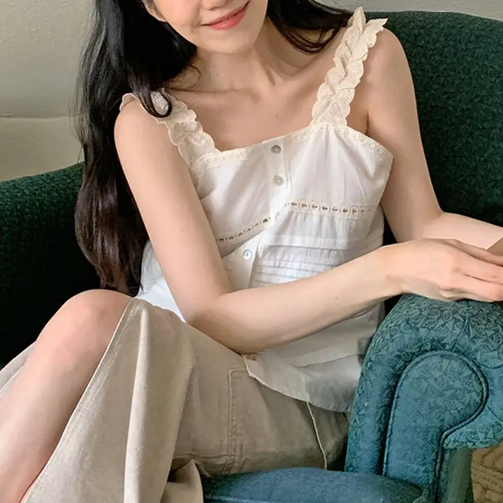レースフリルデザインのノースリーブブラウス【個性的なフレンチスタイル・女性用】