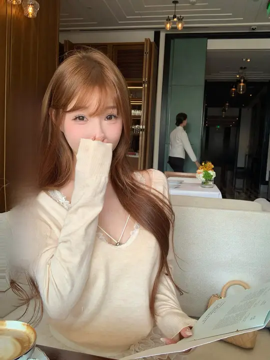 Vネック長袖ニットセーター【女性用・春季・ウール素材・フィット】