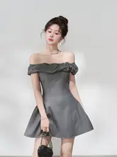 グレーのオフショルダーAラインワンピース【高級感ある夏用・ウエストシェイプ・フレアスカート】