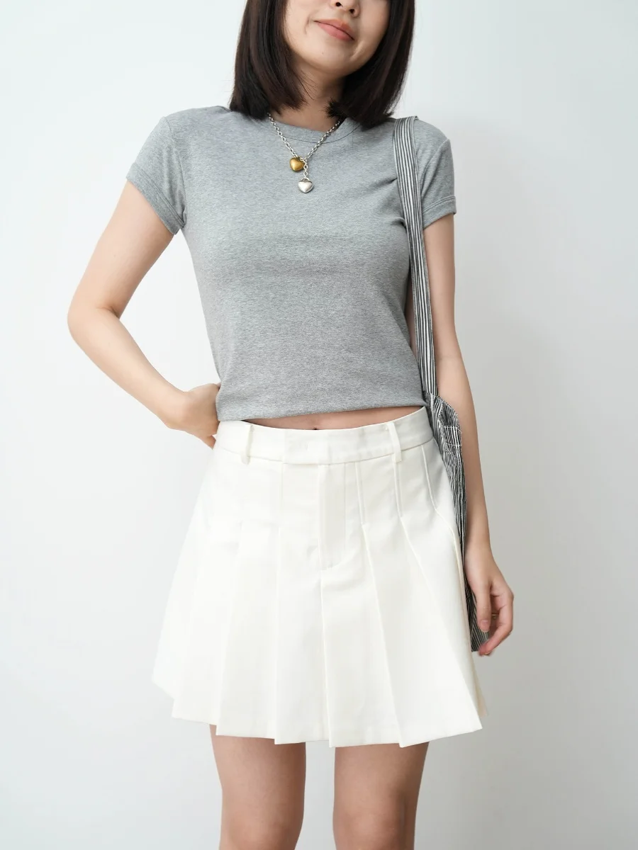 大人可愛い服40代コーデの完全ガイド｜リブ編みTシャツで自然な可愛さを実現