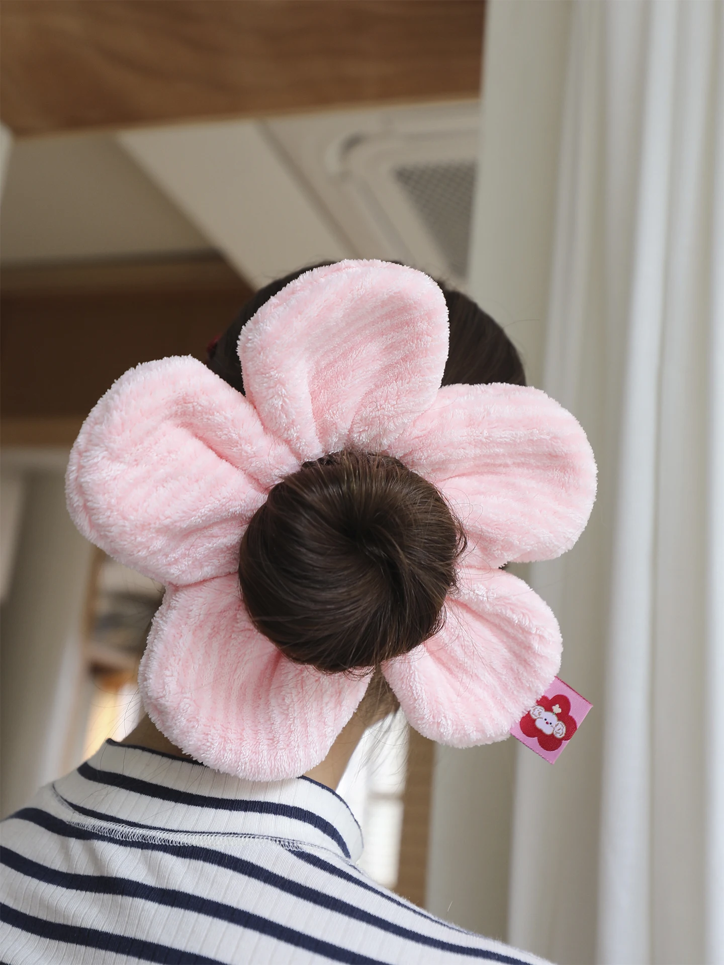 花柄小犬デザインの吸水ヘアターバン：おうち美容で使えるおしゃれな洗顔用アイテム