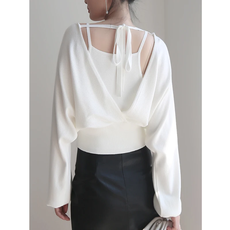 冬服ニットはピチッとしたものにすべき？それともシンプルな無地ニットがベスト？