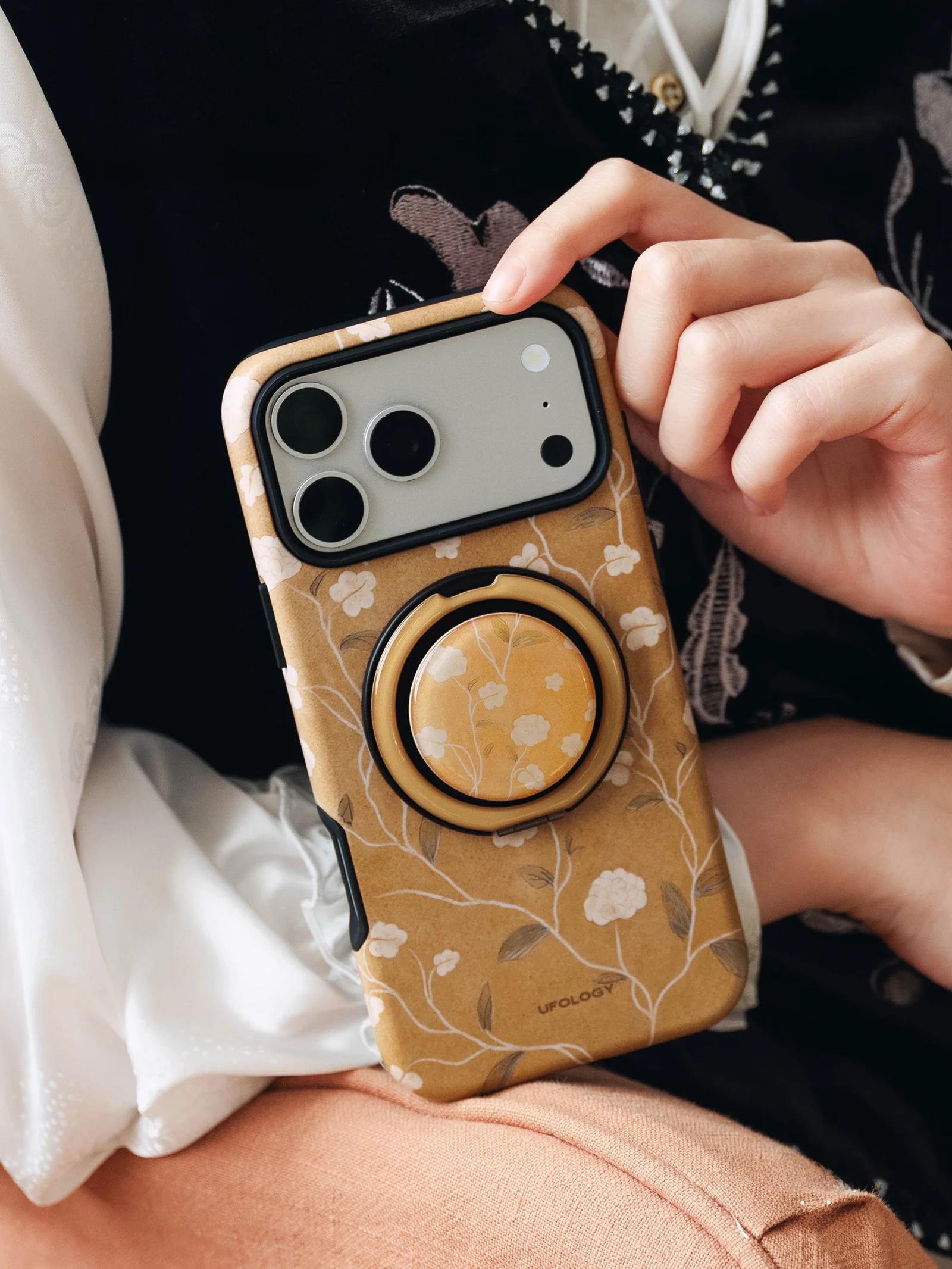 マグネット式スマホスタンド【フラワーデザイン・360度回転】の実用性と使い方