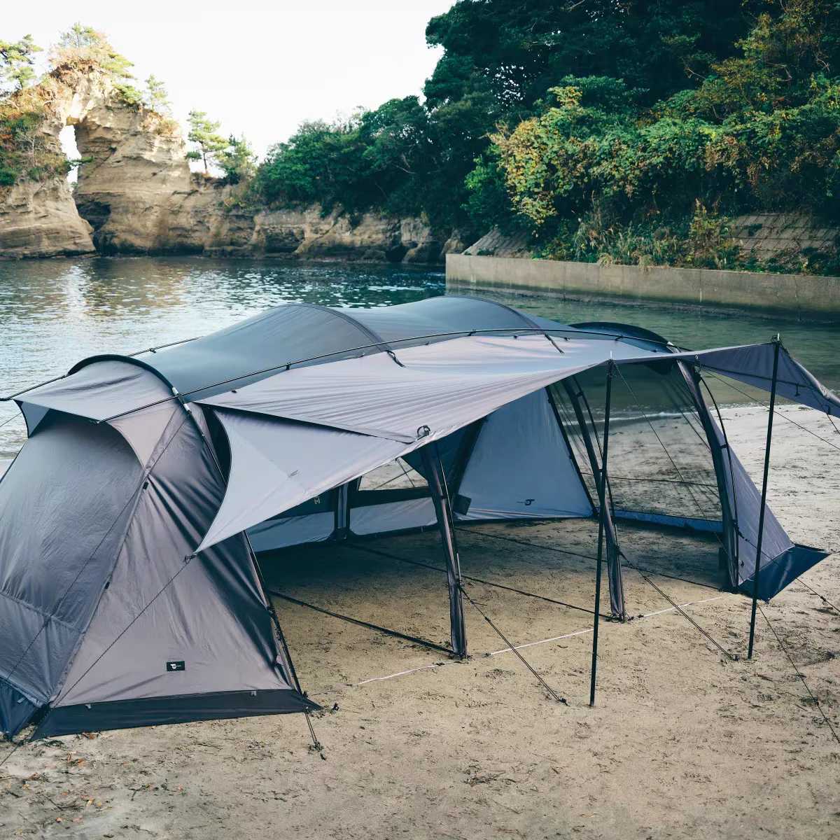 燕十山 TOKYO CRAFTS 大型2ルーム隧道型テント：複数人用で安定した設置と耐久性を実現