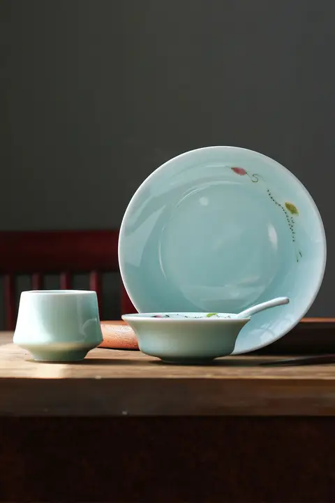 手描き一人用陶器食器セット【皿・スプーン・カップ付き・レストラン用】