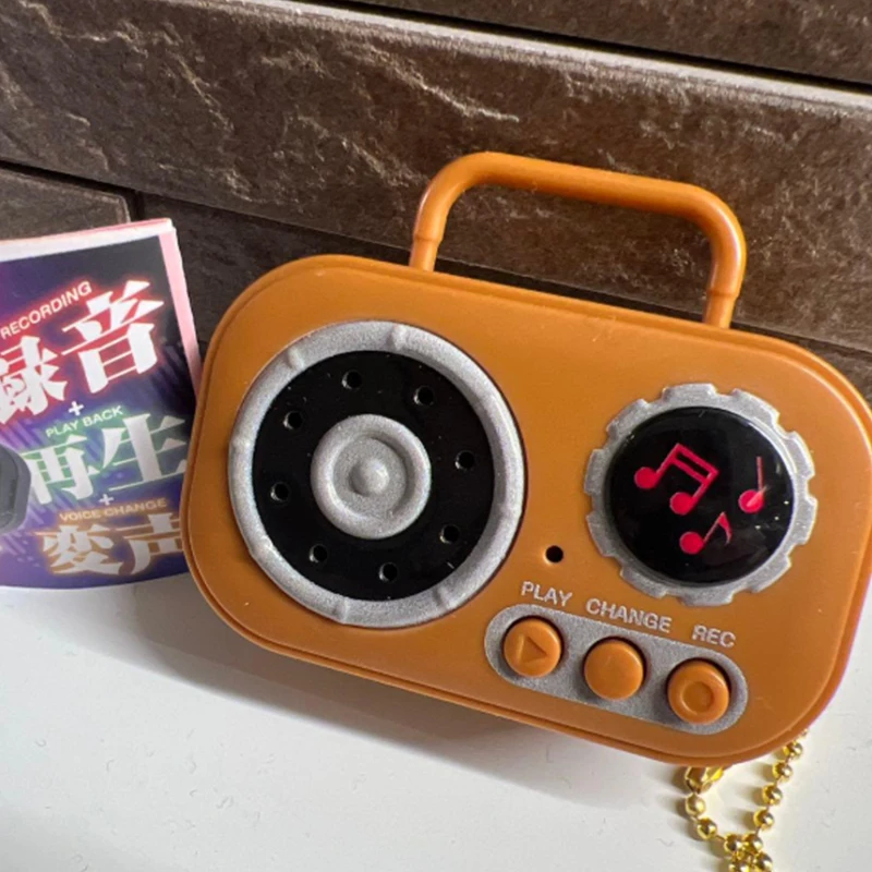ミニ携帯式録音機 ガチャガチャ：可変声録音機能付きで30秒間の音声を再利用可能