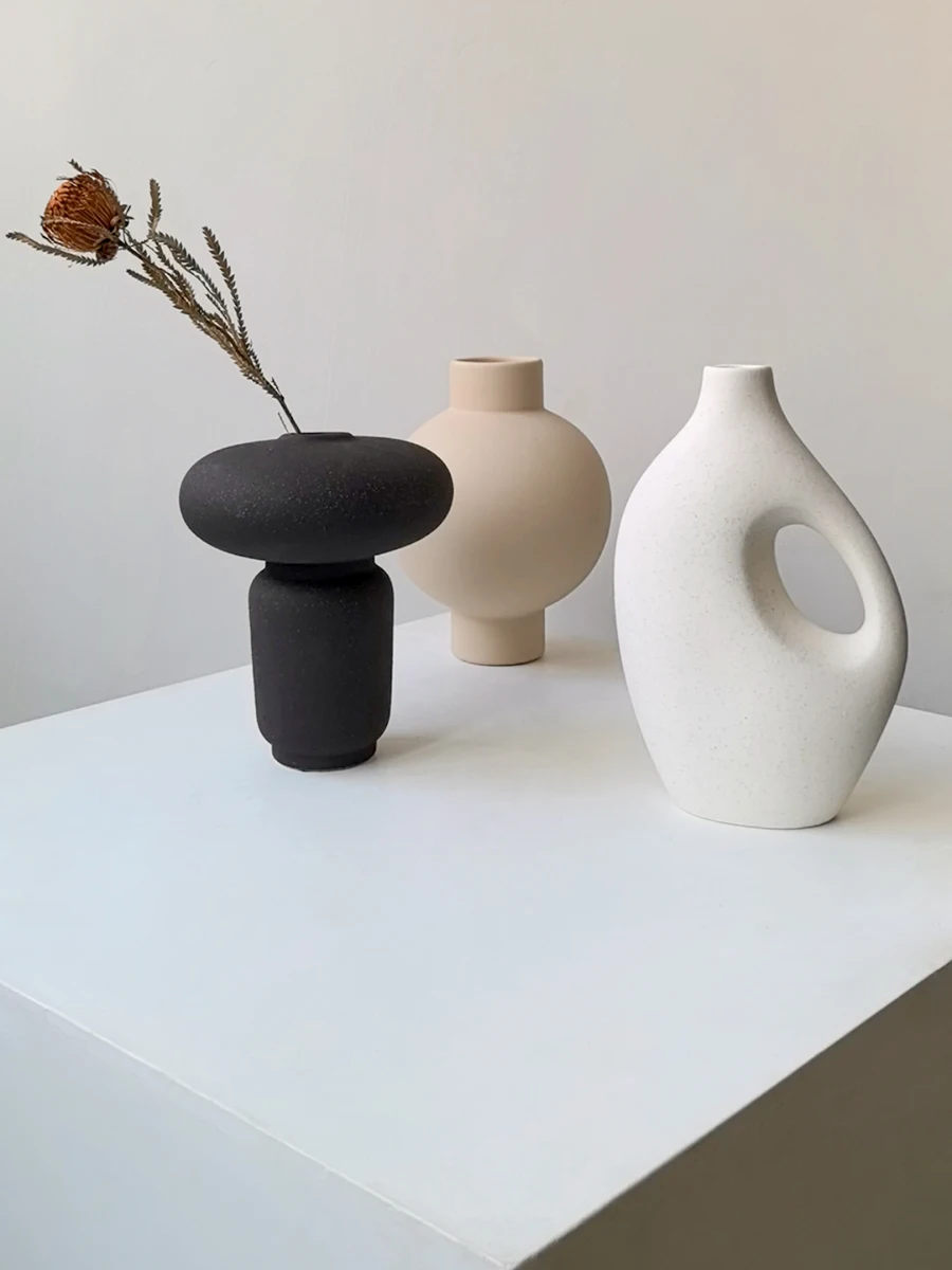シンプルな陶製花瓶【和風インテリア・リビング・寝室用・花飾り付き】 見つけたデイリー雑貨まとめ
