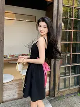 セクシーなバックオープンデザインの黒ワンピース【ピンクリボン付き・小柄向け】