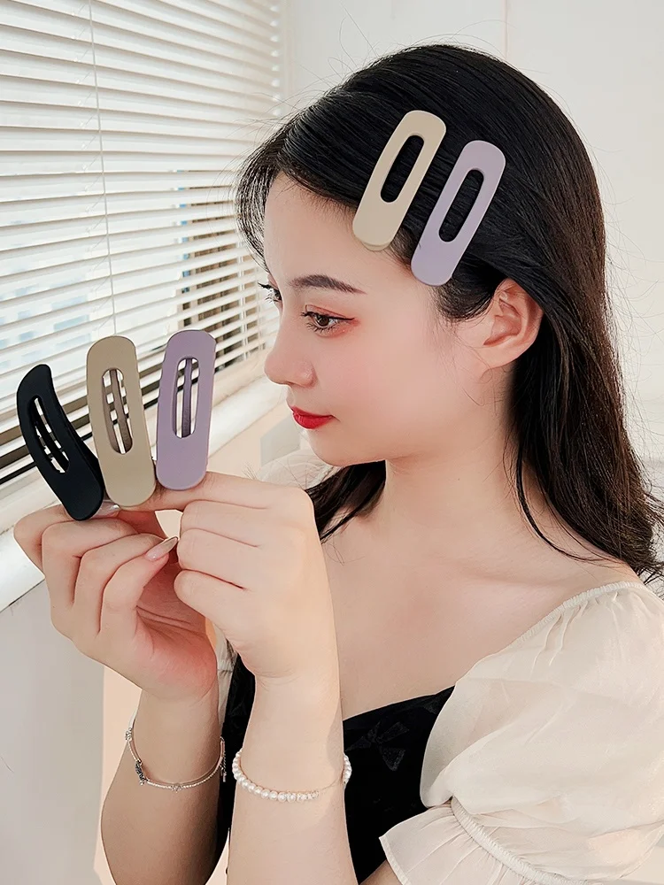 ミニヘアクリップを選ぶべき理由は？実は「無痕」が通勤スタイルを救う
