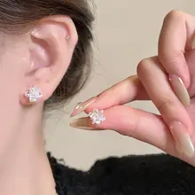 秋冬向けの小花デザインの耳釘【極上の柔らかさ・高級感・洗練された雰囲気】