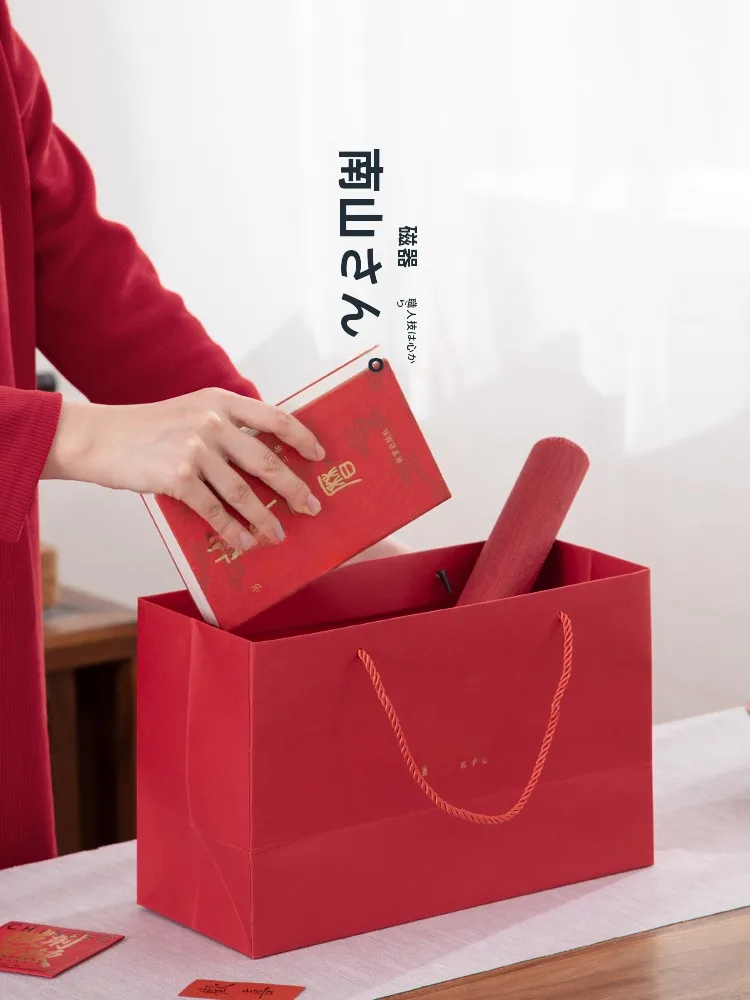 お年賀にぴったりなギフトは、伝統と現代が融合した「紅色茶具ギフトバッグ」を選ぶべき？