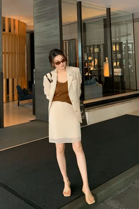 高級感あふれるハイウエストチュールスカート【シンプルデザイン・Aライン・女性用】