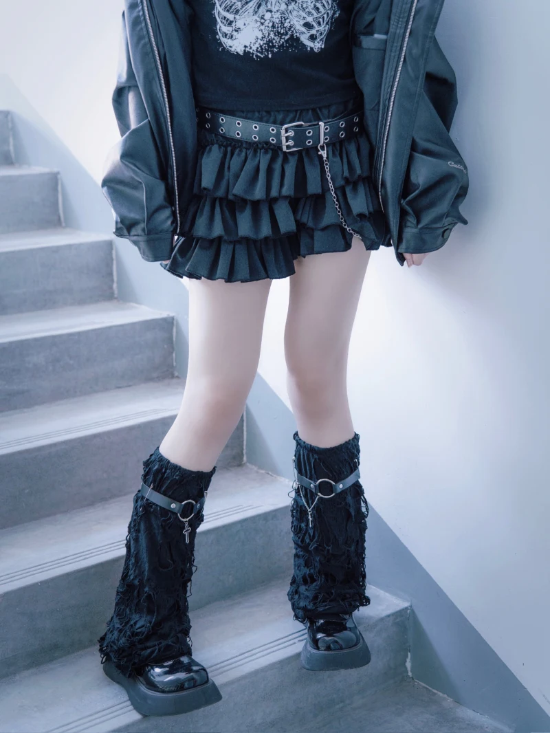 独自デザインのハンドメイド黒穴あきレッグリング：ダークカルチャースタイルの実用性と着用シーン