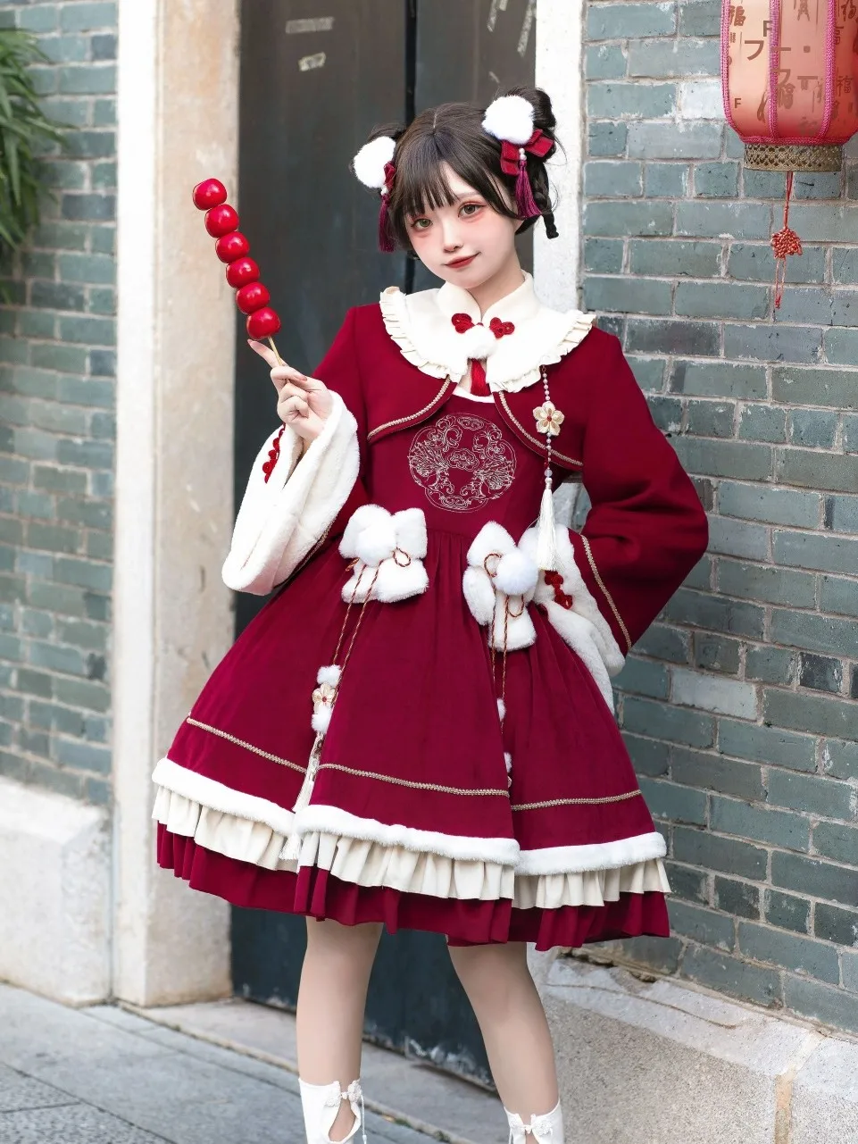 祭りの日に着る私服、どう選ぶ？ロリータ風の「赤・外套付き」ドレスが解決する3つの悩み