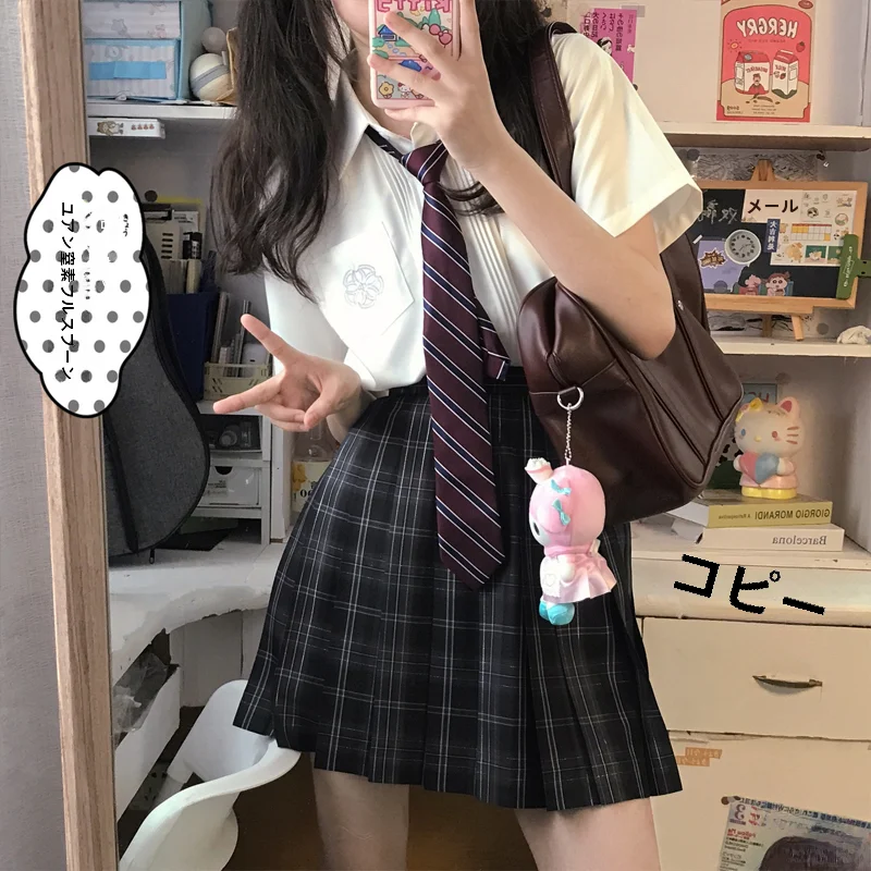 JKファッションで悩むなら、今季のトレンドは「チェック柄ハイウエストスカート」！どうやって選ぶ？